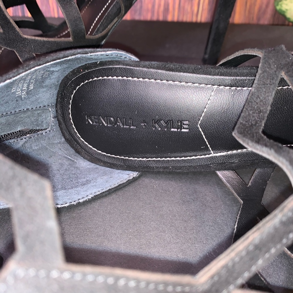 KENDALL + KYLIE Elena Heel In Black Suede - Picture 5 of 7